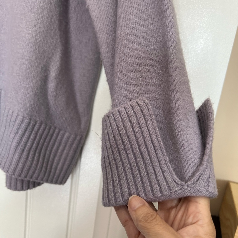 Nordstrom turtleneck sweater in a light lilac color - Picture 4 of 7
